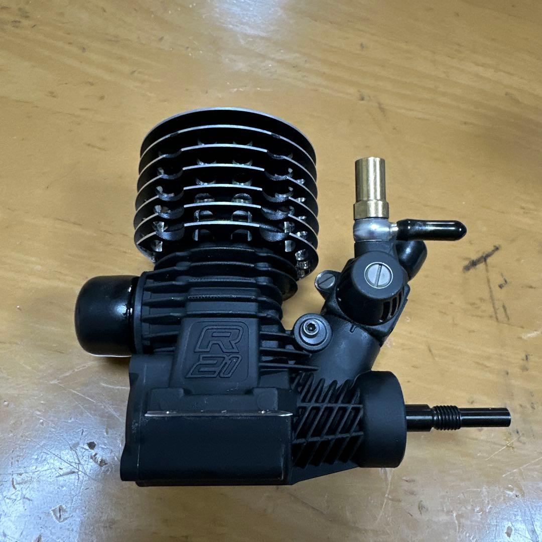 O.S.スピード　R2106エンジン