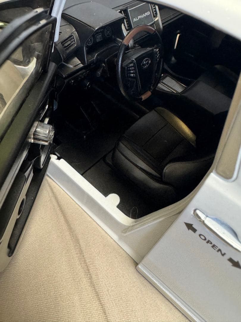 ALPHARD LEDヘッドライト ミニカー ホワイト