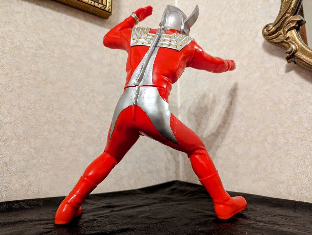 再出品　篠田三郎直筆サイン+ウルトラマンタロウフィギュア