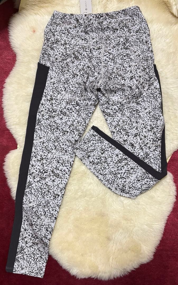 ラバ　LAVA SUKALA ヨガウェア　レギンス　Mサイズ　柄物