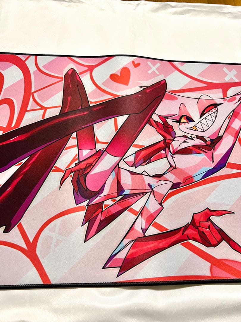 ハズビンホテル エンジェルダスト プレイマット バレンタイン 公式