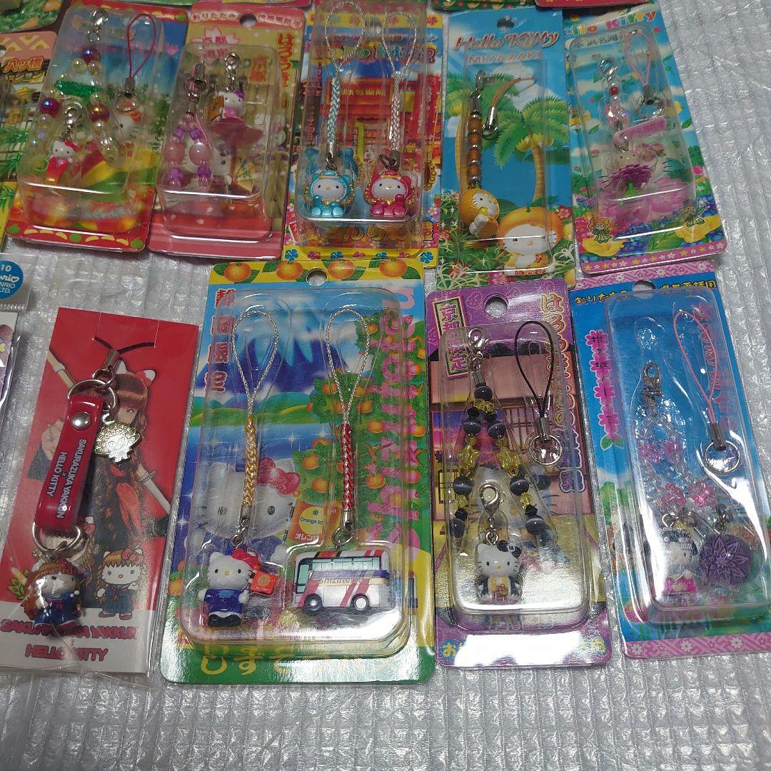 ハローキティストラップ109個セット海外限定品等
