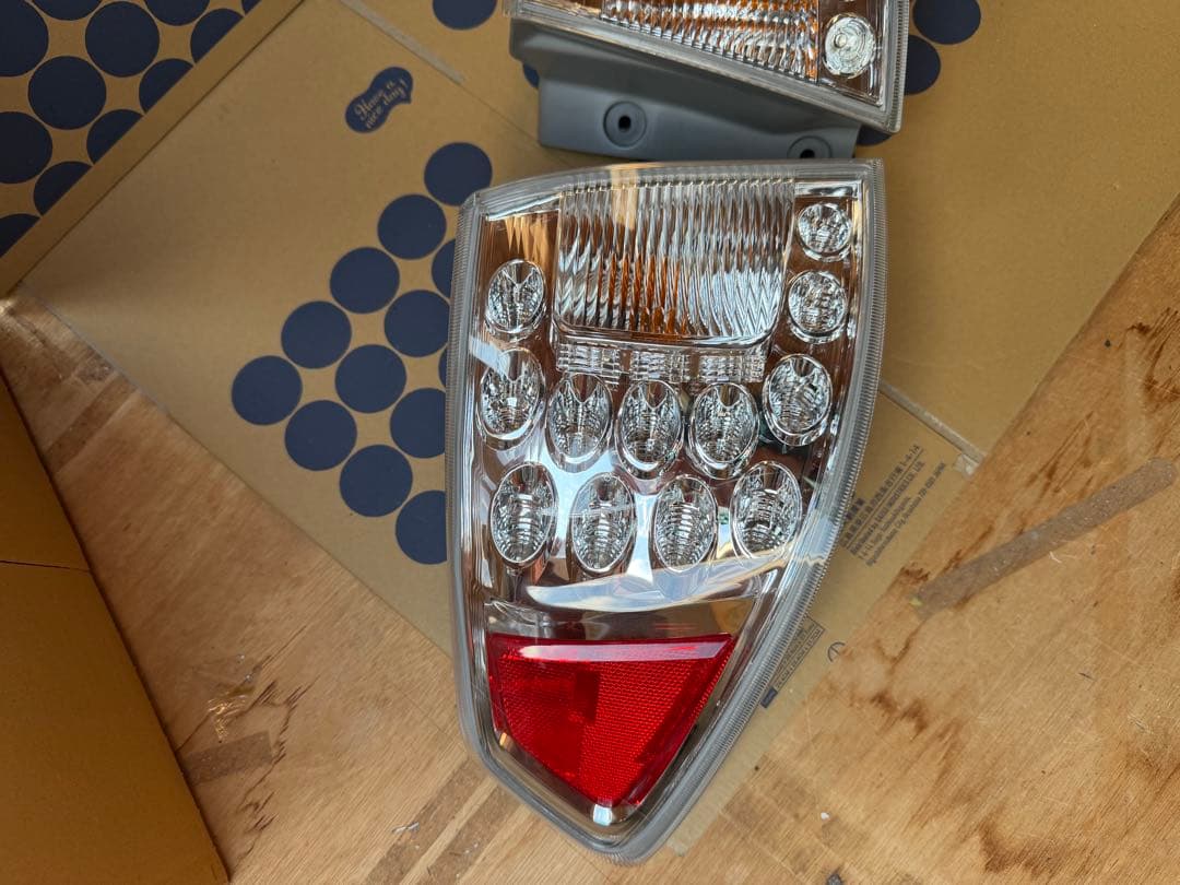 S616　スバル テールランプ