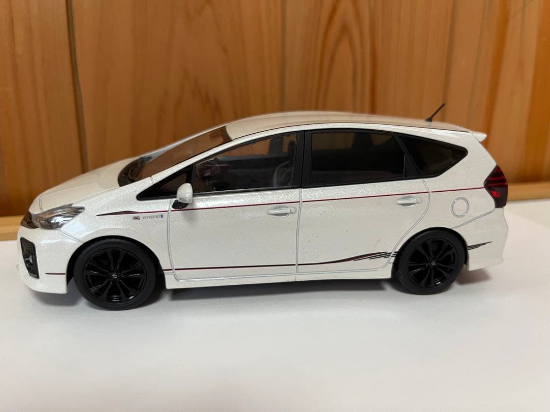 つよくん様　G's プリウスα ミニチュア　車　ミニカー