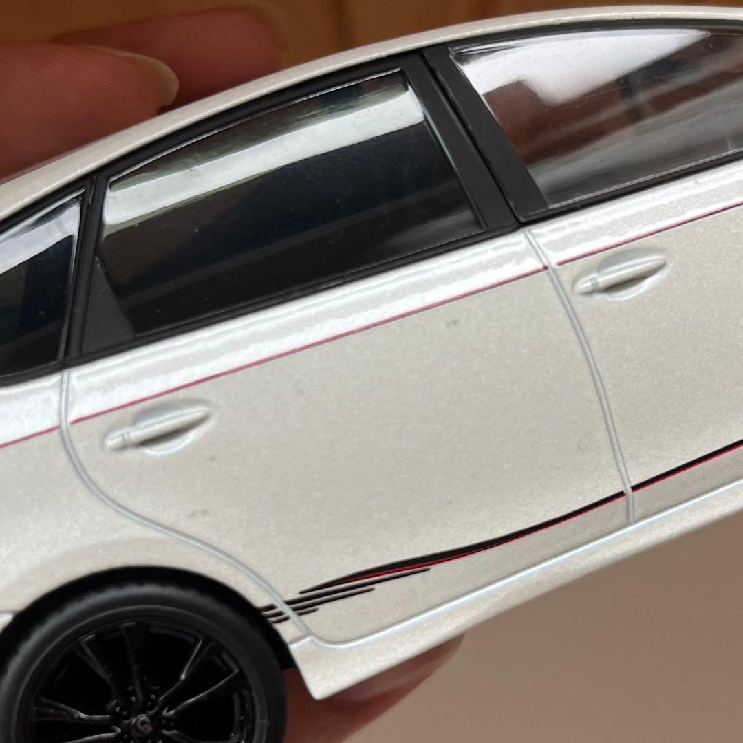 つよくん様　G's プリウスα ミニチュア　車　ミニカー