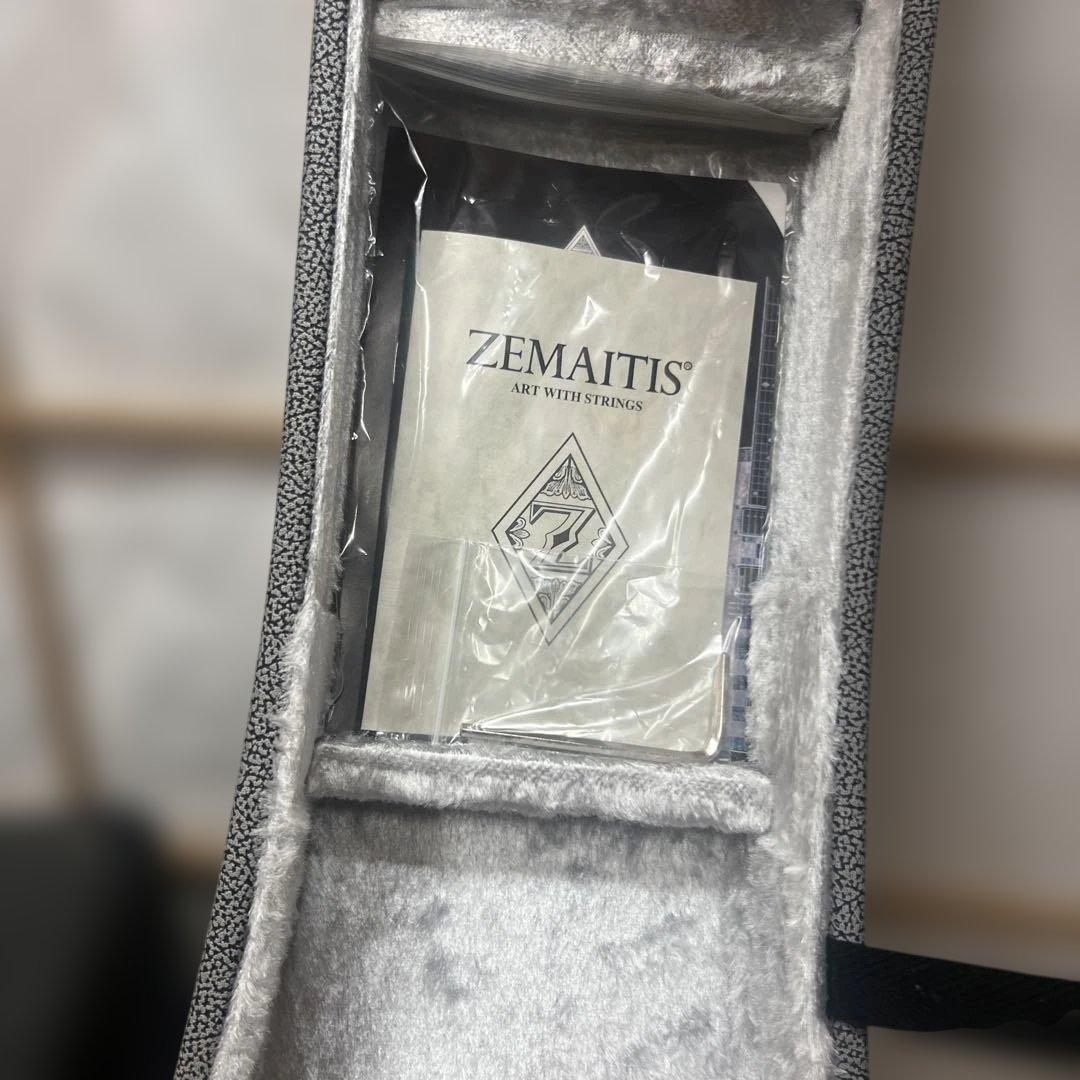 ZEMAITIS V型エレキギター