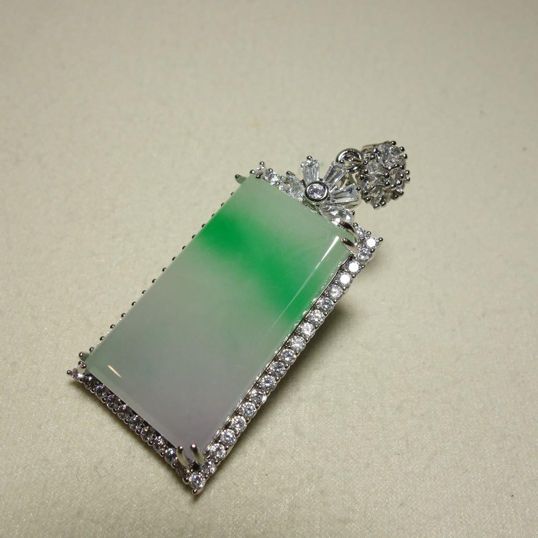 翡翠　ペンダント　天然石　時代物風C1A046