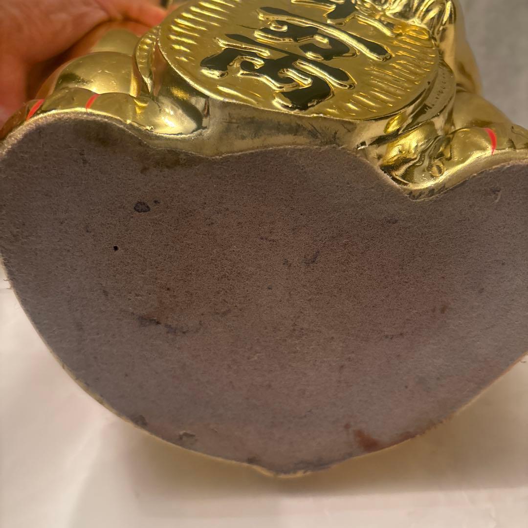 セブンスター様　ヴィンテージ手描きの瞳やまつ毛,前掛けが美しく黄金に輝く招き猫