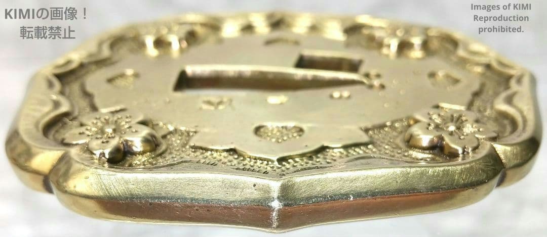 九八式軍刀の鍔 真鍮製 桜 九八式軍刀 Gunto Tsuba 軍装美術 K48