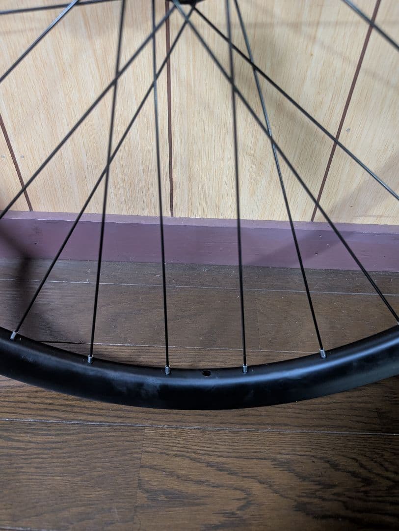 カーボンリムフロントホイール 735g