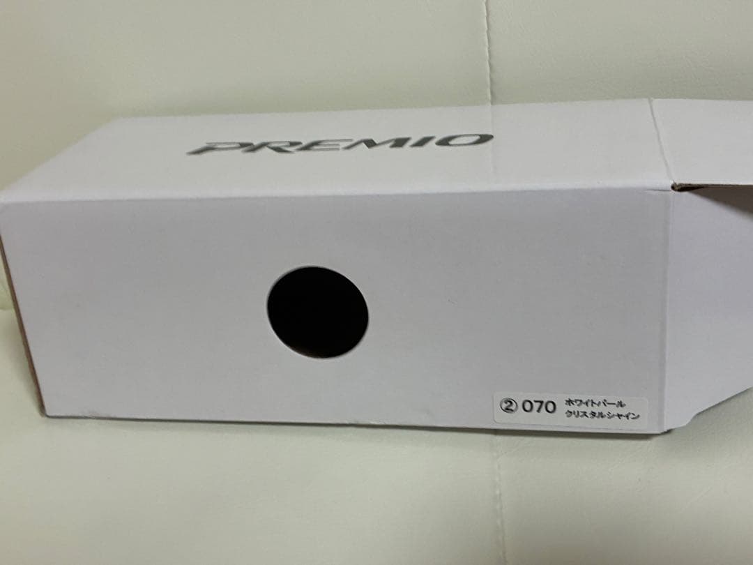 1/30 トヨタ プレミオ(ホワイトパールクリスタルシャイン) カラーサンプル