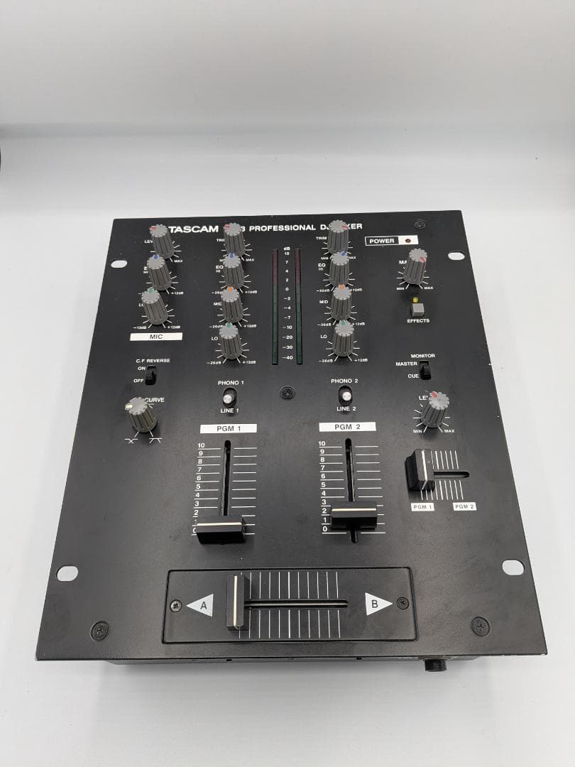 TASCAM プロフェッショナルDJミキサー XS-3
