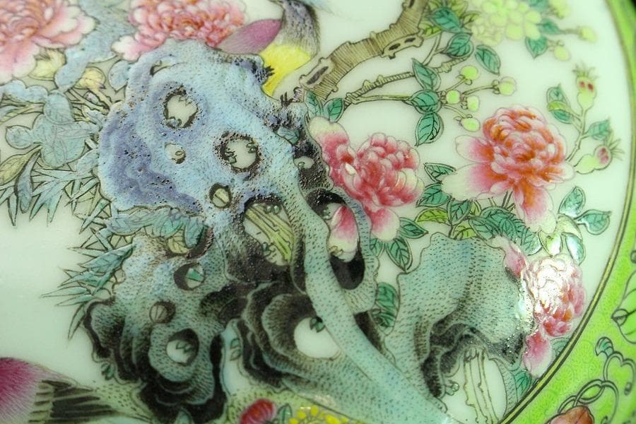 中国美術 粉彩 細密 花鳥紋 蓋物 乾隆年製 金彩 書(K-A384)