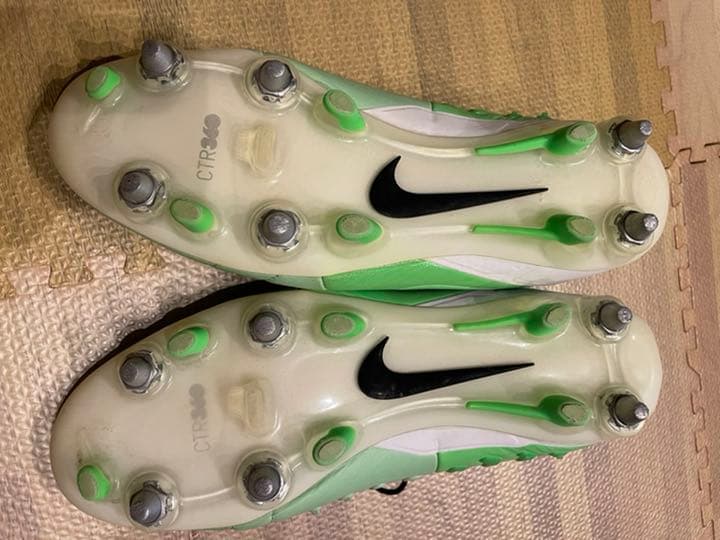 大久保嘉人選手 スパイク