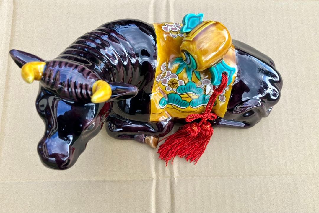 木田弘之作　色釉干支置物「丑」ウシ　縁起物陶器　九谷焼大吉窯　松竹梅