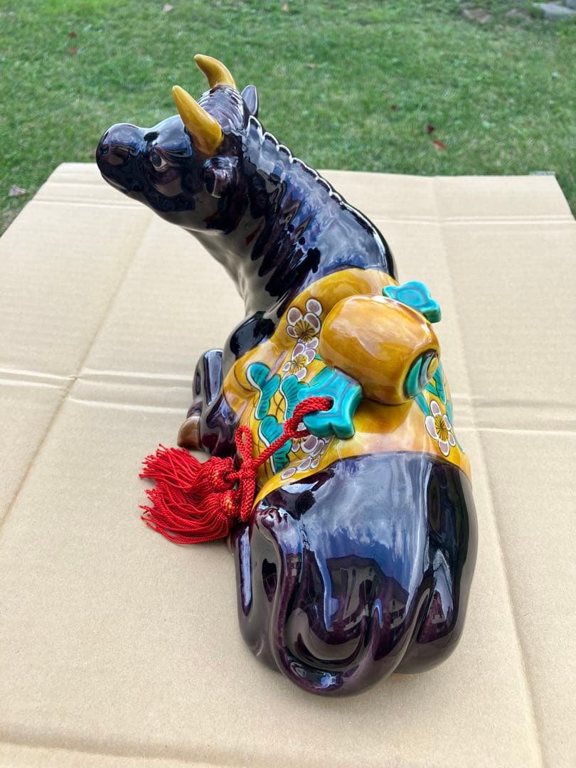 木田弘之作　色釉干支置物「丑」ウシ　縁起物陶器　九谷焼大吉窯　松竹梅