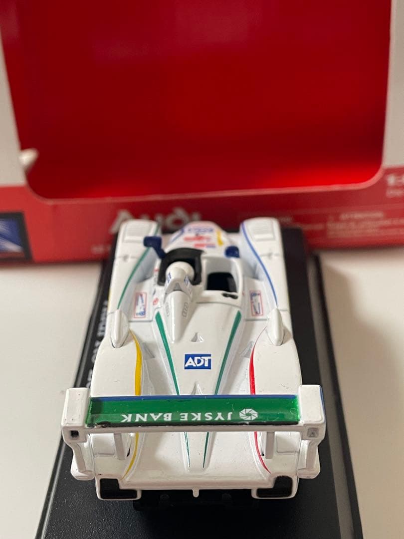 1/64 アウディR8 #3 2005年ル・マン24時間レース優勝 NewRay