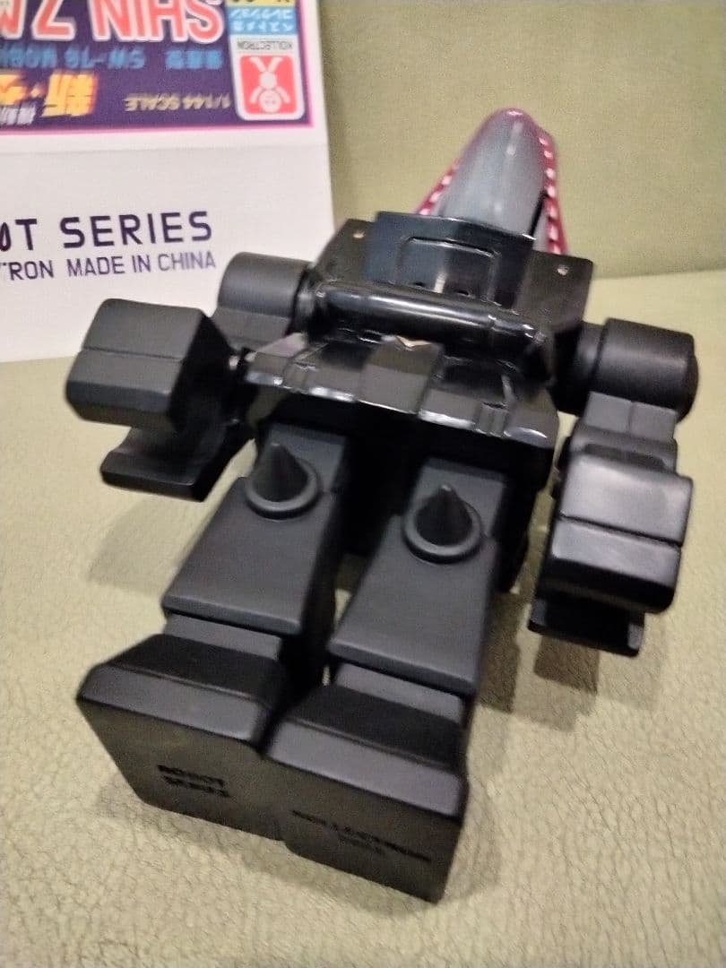 ソフビ　kollectron　SPACE DINO　izumonster