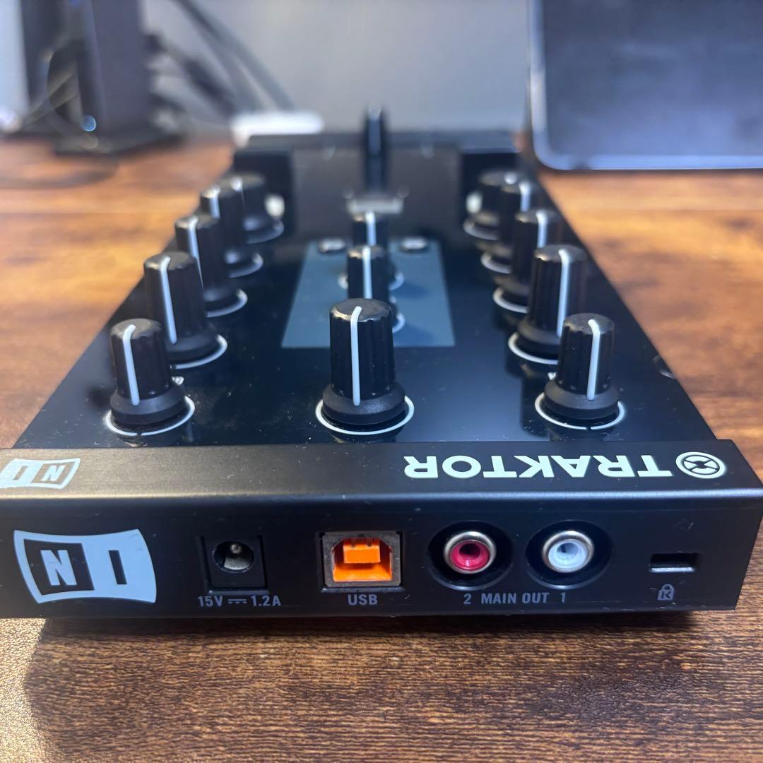 TRAKTOR KONTROL Z1 DJミキサー