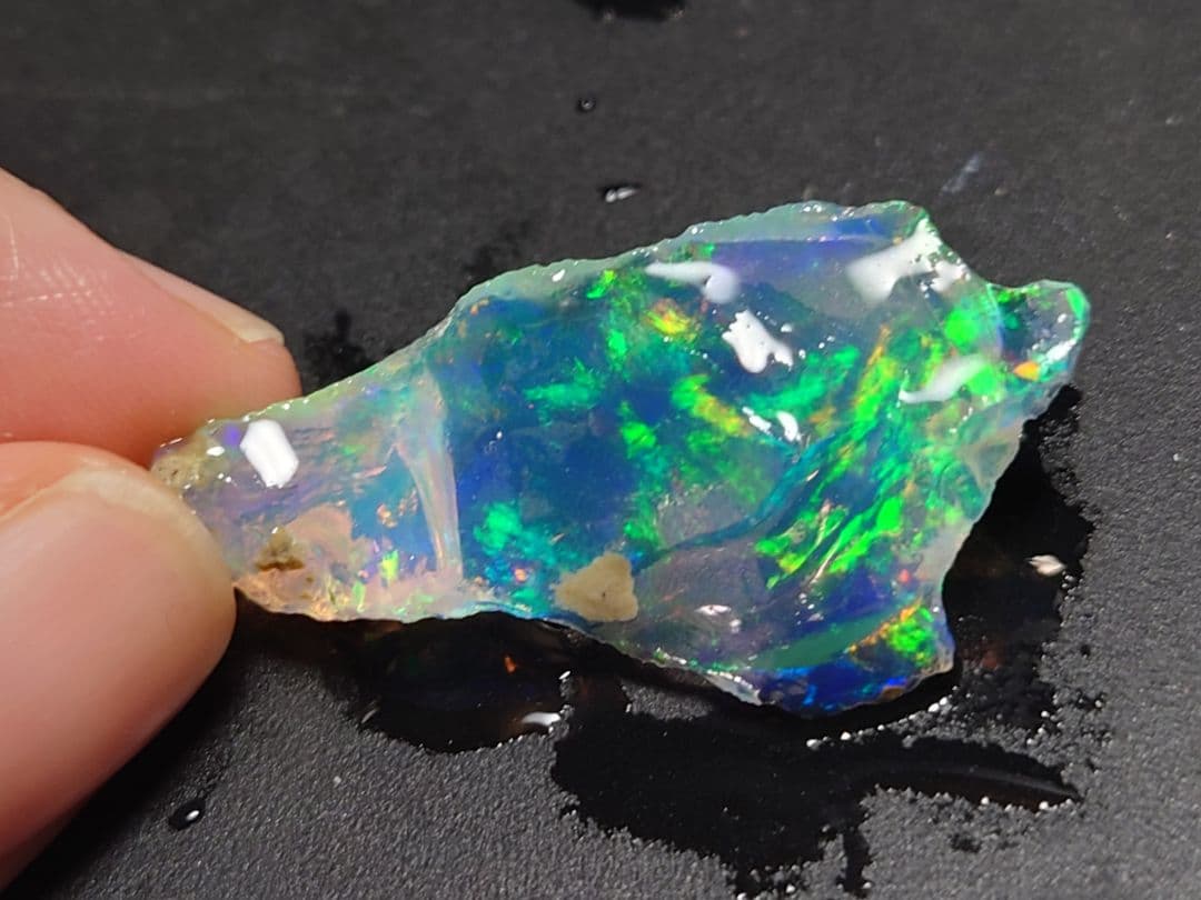 ウェロ産　チョーク　エチオピアオパール　標本　鉱物　原石　プレシャス　虹