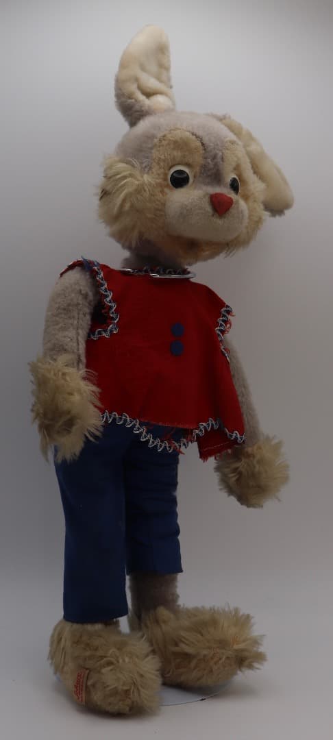 ウサギのぬいぐるみ人形