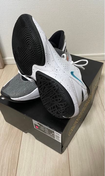 新品　NIKE ZOOM FREAK ２　25.5cm