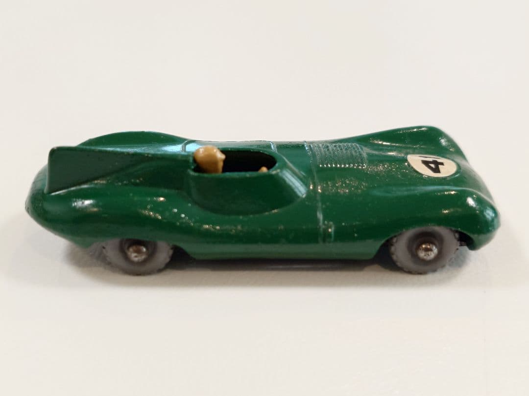 ミニカー MATCHBOX No.41 JAGUAR D Type