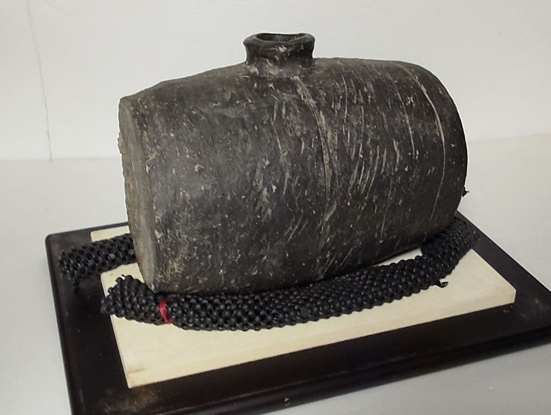 俵壺　ガラスケース付き