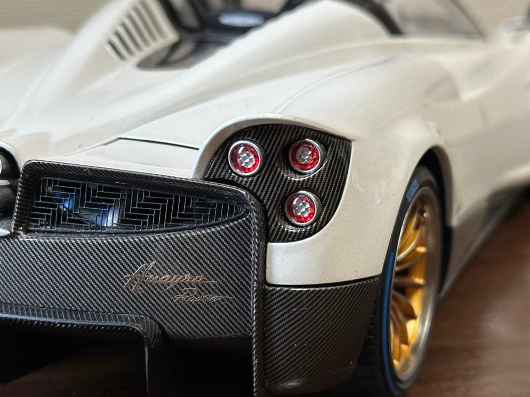 1/18 LCD Pagani Huayra パガーニウアイラロードスター