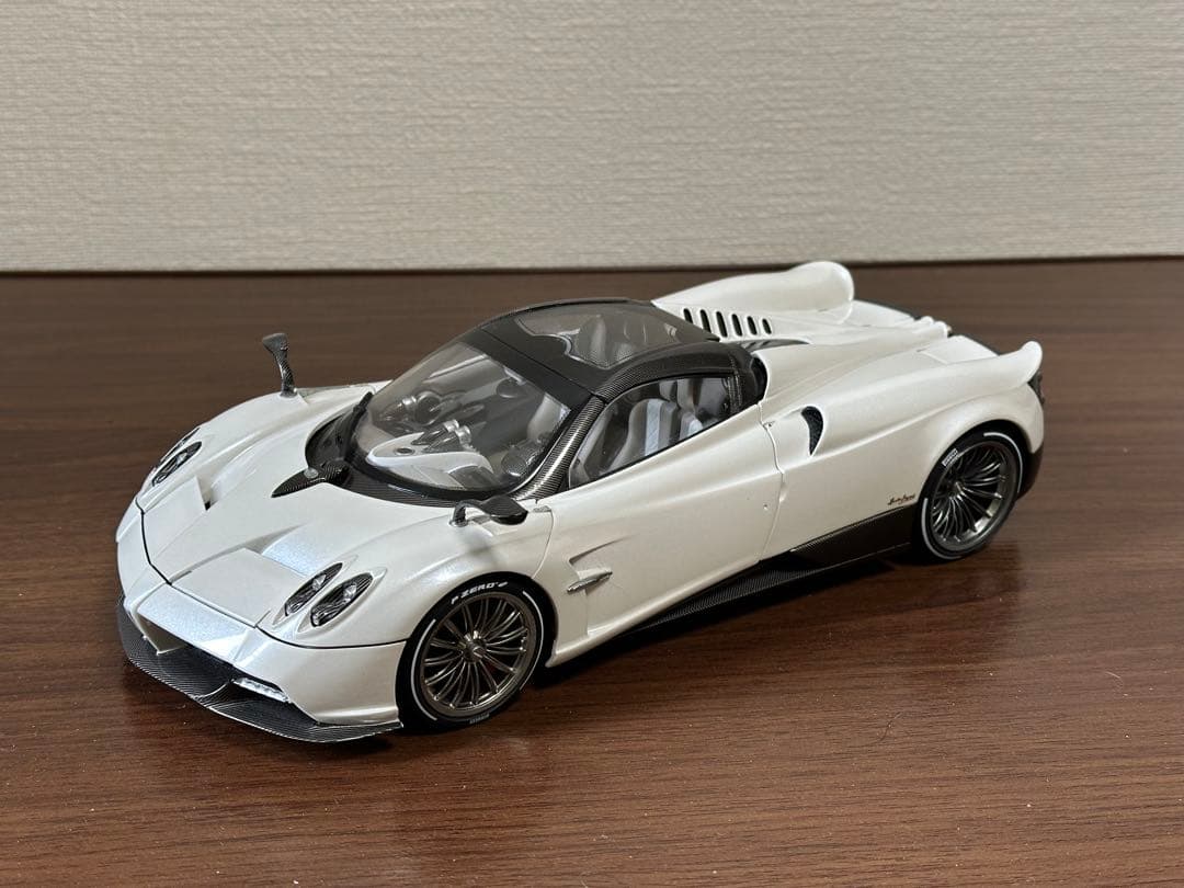 1/18 LCD Pagani Huayra パガーニウアイラロードスター