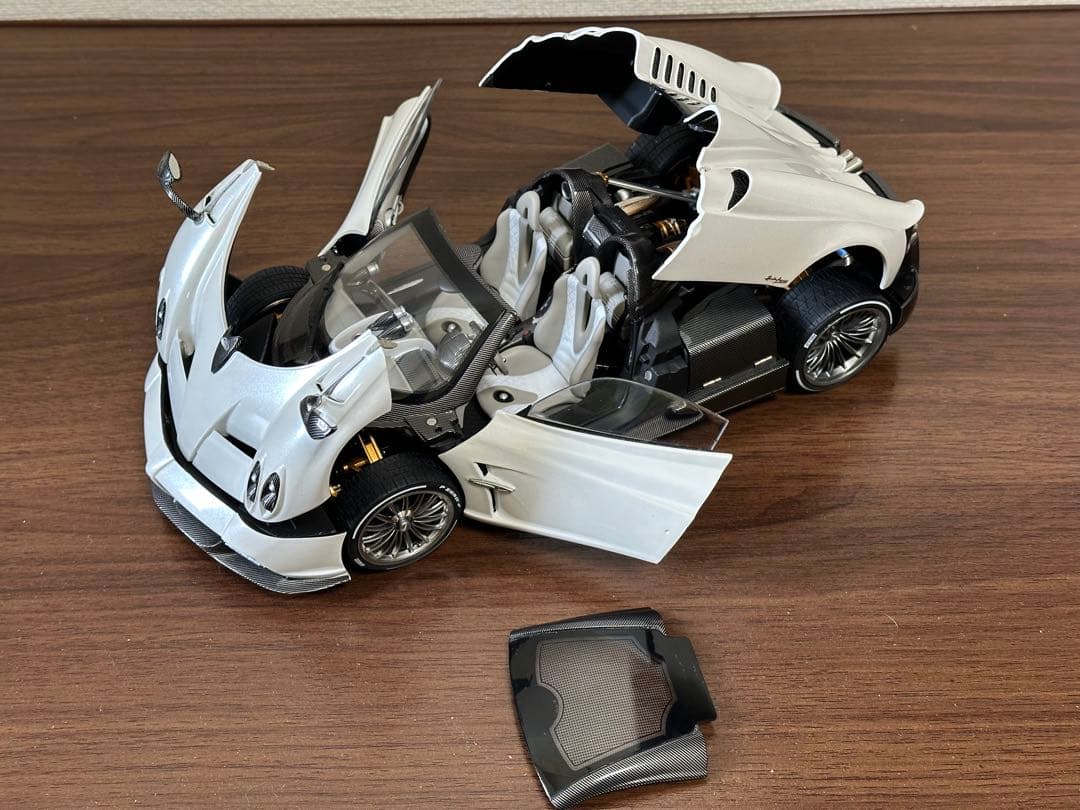 1/18 LCD Pagani Huayra パガーニウアイラロードスター