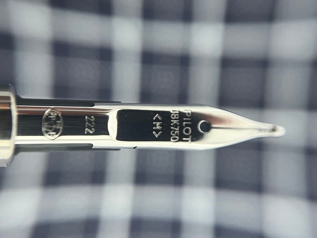 美品　パイロット　キャップレス デシモ　シャンパンピンク　18K M 中字　箱付