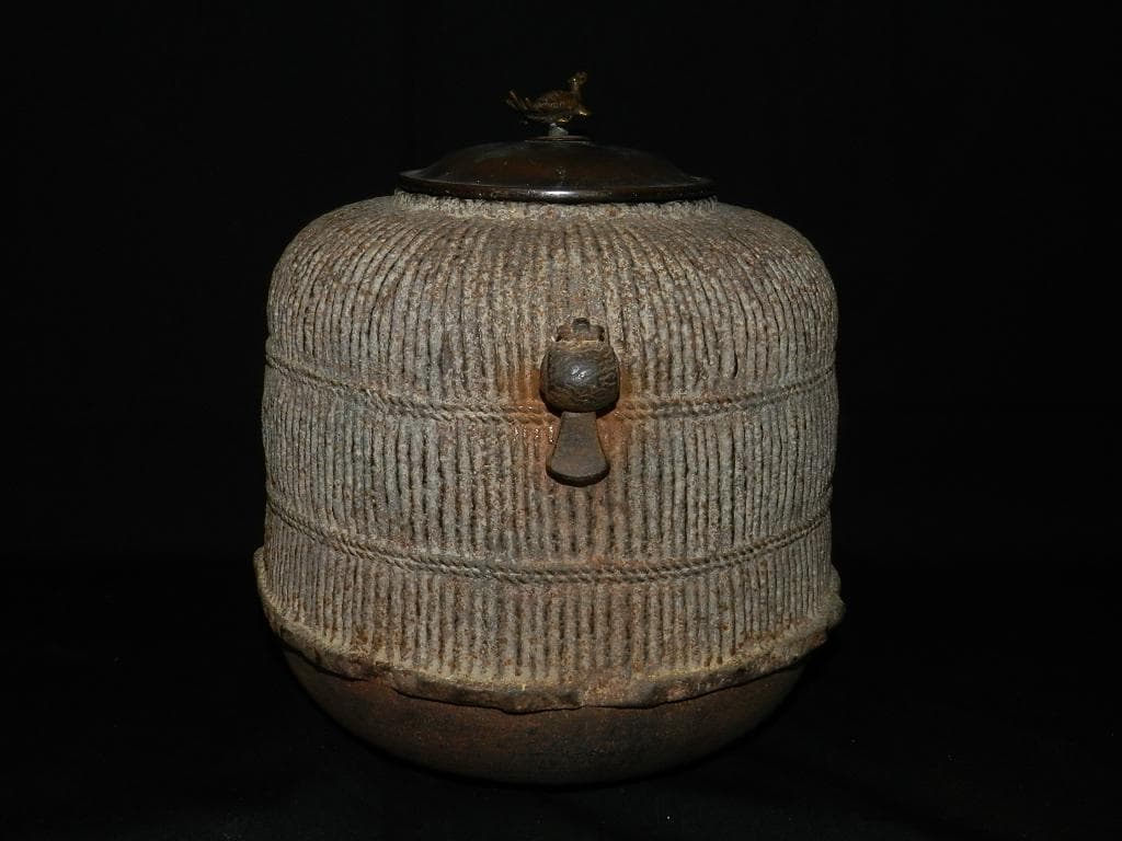 O18値下品 茶￼道具 江戸期 小槌環付き形 俵形白肌鐵地 亀摘み蓋