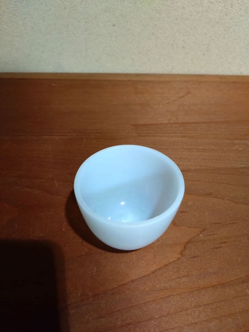 江戸ガラス 型吹き 乳白色盃 猪口