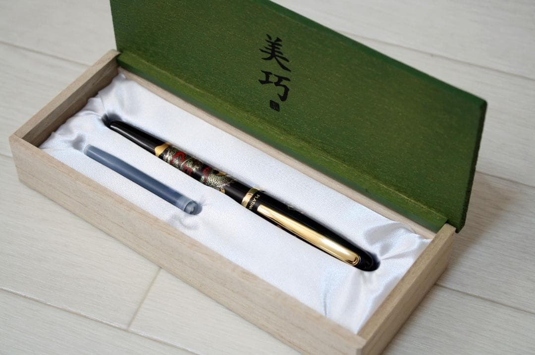 値下げしました！【新品】プラチナ万年筆 近代蒔絵「美巧・双龍」細字（Ｆ）おまけ付