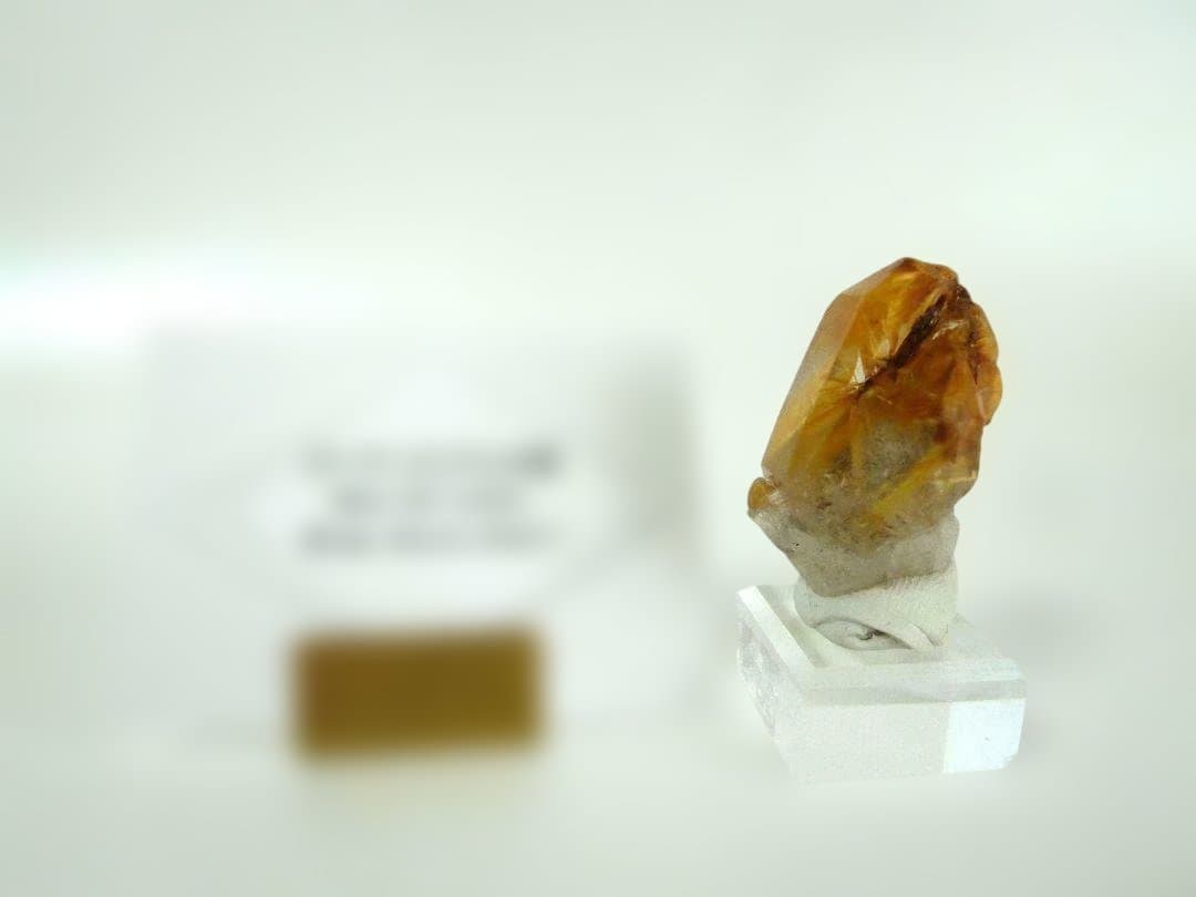 タイチンルチル 放射 ルチルクォーツ 水晶 鉱物標本