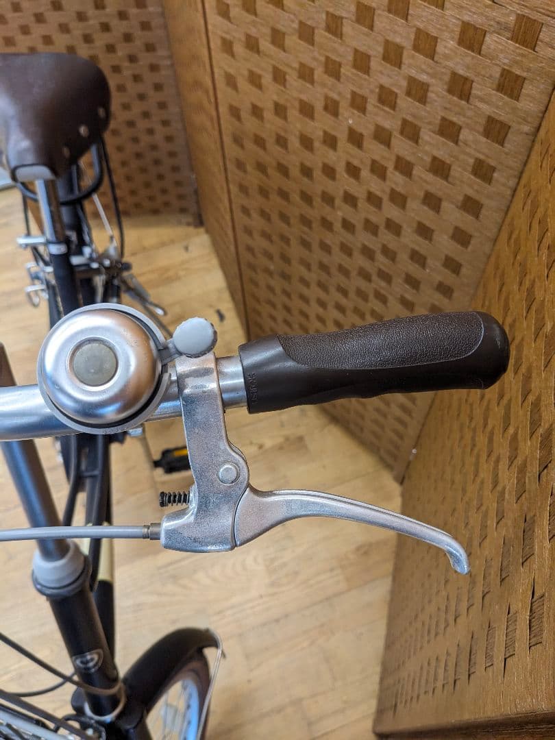 U096 ミニベロ自転車　20インチ 6段変速 カゴ付き　ブラック