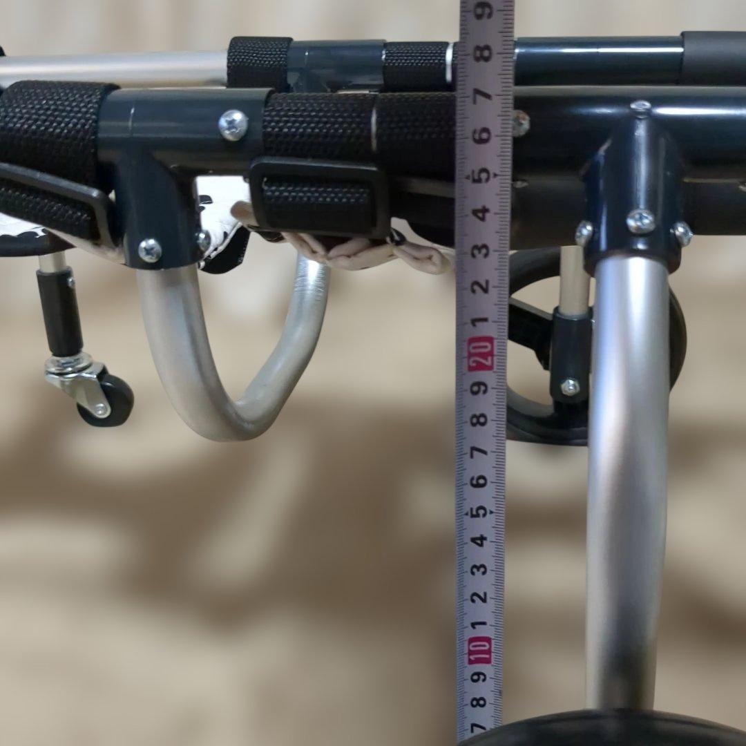 ワンちゃん4輪　リハビリ　食事補助　犬用車椅子　シニア犬補助　介護　犬の歩行器