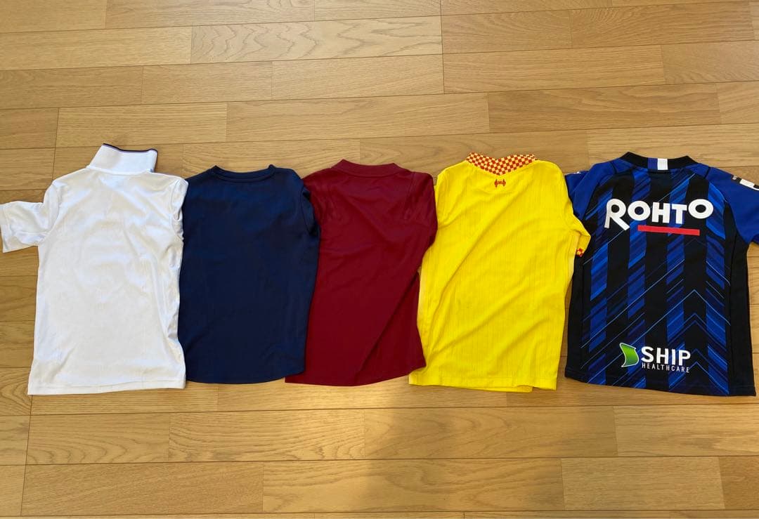 サッカーユニフォームなど5点セット⭐︎キッズ⭐︎120〜130㎝⭐︎リバプールなど