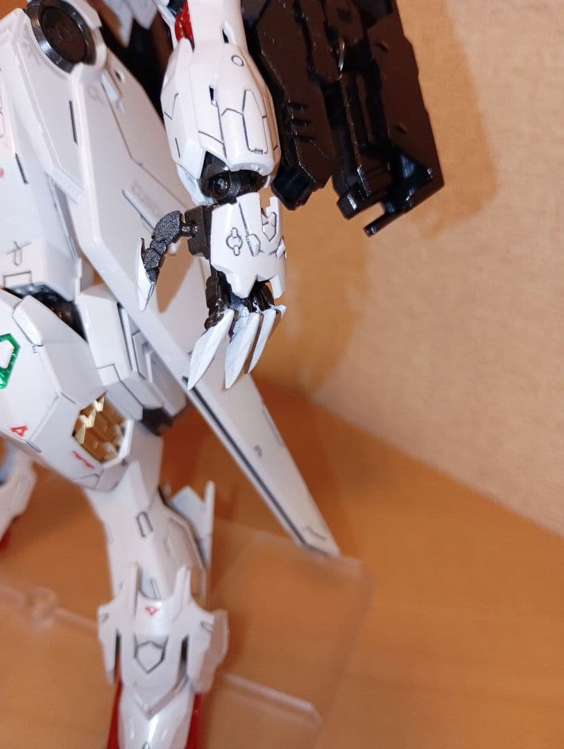 MGバルバトスルプス　全塗装完成品　アクションベース８付き