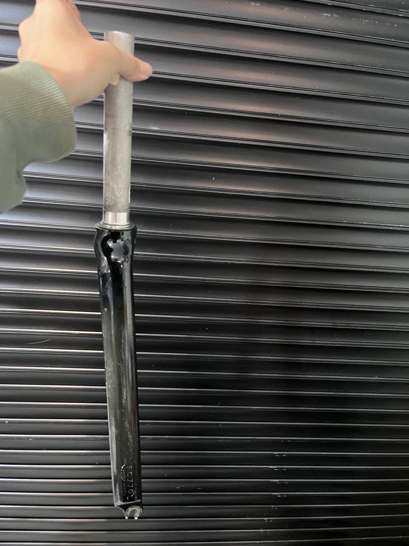 ピストフロントフォーク