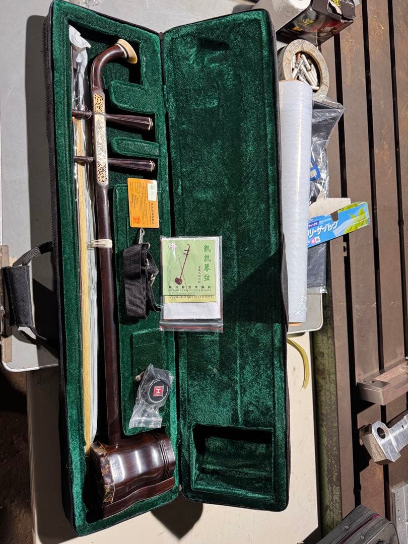 中国　二胡 紅木 中国楽器 現状品　蛇皮使用 登録証付き ケース・弓付き 美品