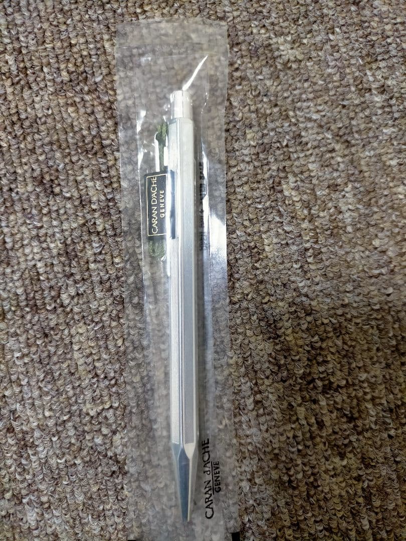 CARAN D'ACHE ボールペン本体 シルバー 専用ボックス付き