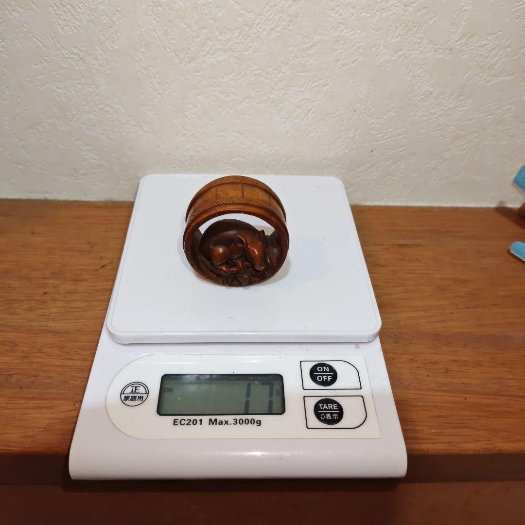 時代提物 木彫根付【樽鼠】樽直径約4cm 樽幅約2.3cm 重17ｇ福鼠 縁起物