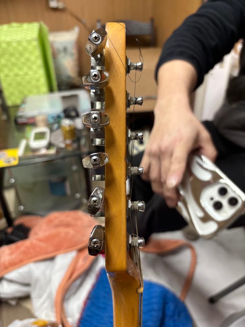 ストラトキャスター サンバースト 3ピックアップmogadakare