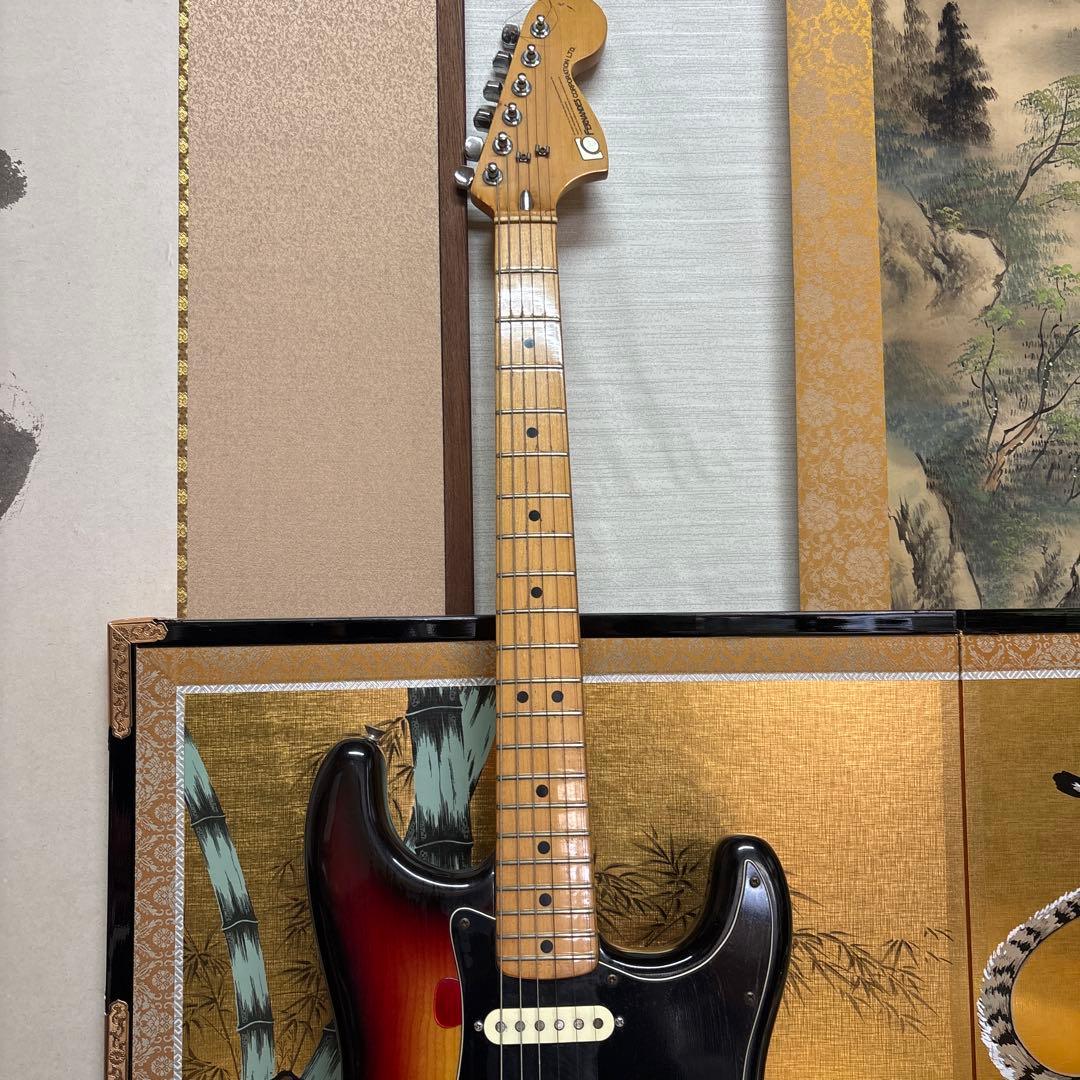 ストラトキャスター サンバースト 3ピックアップmogadakare