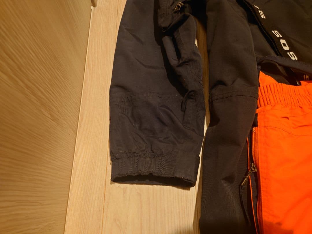 sos スキーウェア　スノーボードウェア