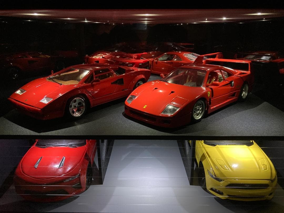 ミニカー専用ジオラマ：1/18 ショールーム＆ガレージⅢ／最大展示台数6台！