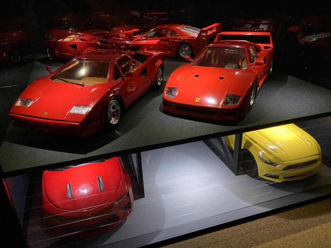 ミニカー専用ジオラマ：1/18 ショールーム＆ガレージⅢ／最大展示台数6台！