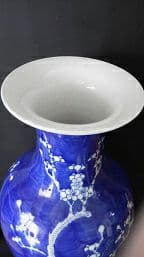 ※中国古美術/藍釉白抜梅花紋大瓶(景徳鎮窯)